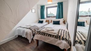 Complex of 3 Coastal Cottages nr Bude - Sleeps 14