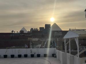 The 5 Inn - Pyramids