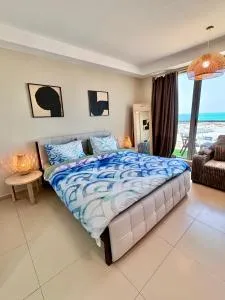 Elegant Studio Island View - Beachfront Property - 拉斯阿尔卡麦