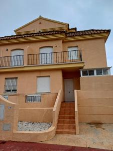 Casa adosada cerca del centro y la playa