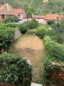 Charmante Maison de village en montagne avec jardin