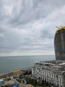 Sea and city view! One bedroom plus lounge apartment 1st line in 5 star hotel! 18th floor
