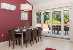 Marina Residence Seaview Penthouse BURIN 120