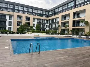 Amber Suites at Embassy Gardens - Burma Camp