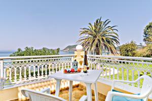 Flora House Corfu Apartments Resort