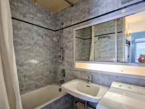 Appartement Confortable, Proche Pistes & Commerces, Balcon - FR-1-425-144