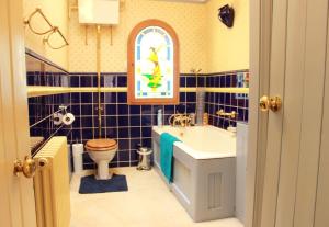 Historic Pike House with Beautiful Garden