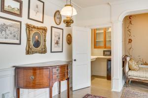 Walkable Main Street Location Spring Grove Apt