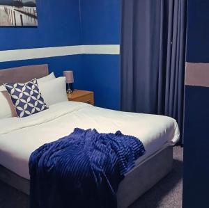 Big house in Leeds 4 Contractors