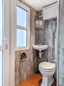 Brunswick Garden Studio - Patio - by Brighton Holiday Lets