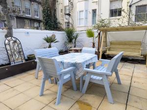 Brunswick Garden Studio - Patio - by Brighton Holiday Lets