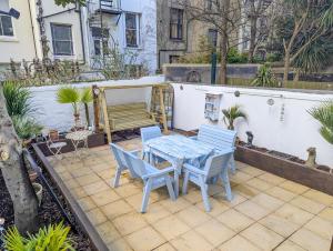 Brunswick Garden Studio - Patio - by Brighton Holiday Lets