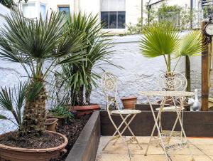 Brunswick Garden Studio - Patio - by Brighton Holiday Lets
