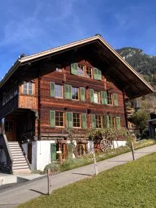 Blüemlisalp-Huus im Kiental - 昆塔尔