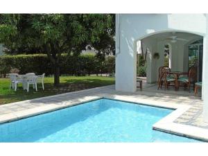 Cabaña con vista al mar pozos colorados