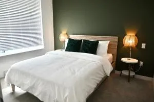 Premium 2 br Boho condo Stay in Central Location - Langley