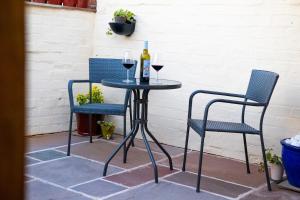 The Nest Close to York with Hot Tub