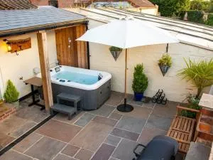 The Nest Close to York with Hot Tub - 卡尔顿