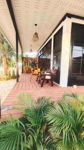 2-Bedroom Beach Front Chaloklum