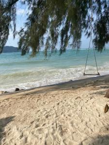 2-Bedroom Beach Front Chaloklum