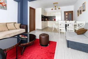 10 Seconds Away from the Main street, Free Secured Parking