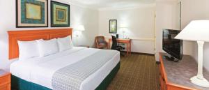 King Room - Non Smoking room in La Quinta Inn by Wyndham College Station