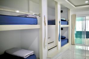 Chumphon Cliff House - private jacuzzi with beach views