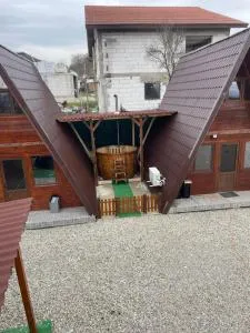 CABANĀ TIP A LA 300 m De CASTEL - Teliucu Inferior