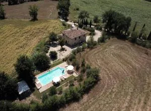 Esclusivo Casale Etrusco con Piscina e Zona Relax - Chioano