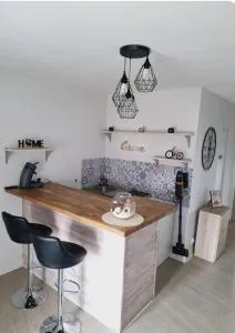 Appartement F2 centre-ville ISSOIRE avec jolie vue - Flat