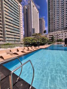 Cebu Solinea, new Ayala Mall, across Cebu City Business Park, amazing pool, gym