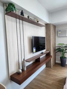 Cebu Solinea, new Ayala Mall, across Cebu City Business Park, amazing pool, gym