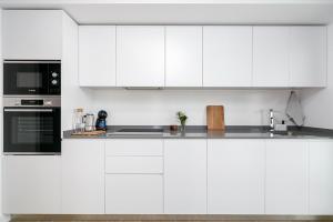 EXCLUSIVO APARTAMENTO con PISCINA, AMPLIA TERRAZA y GARAJE en PORTONOVO