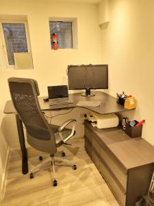 House - 3 bed 2 bath, self check in, amazing views!