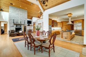 366 Shared Acres, Lake Access Ozark Getaway! - 3hvězdičkové hotely ve městě Fairfield Bay