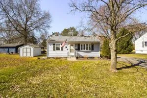 Home 1 Mi to Its A Wonderful Life Museum and Dtwn! - Yale