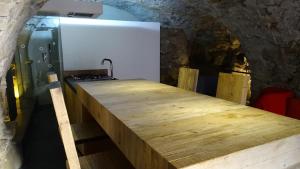 HOST4U - AGRITURISMO Il Geco I, Appartamento unico tipico nella Roccia