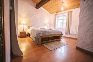 Maisons de vacances Au pied des remparts- Maison de caractere-3 Ch-AC : photos des chambres