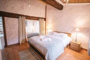 Maisons de vacances Au pied des remparts- Maison de caractere-3 Ch-AC : photos des chambres