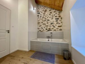 Maisons de vacances Gite a la lisiere de Fontbonne : photos des chambres
