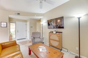 2 Mi to Dtwn Condo with Patio in Mesa!