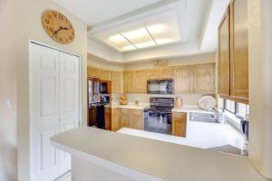 2 Mi to Dtwn Condo with Patio in Mesa!