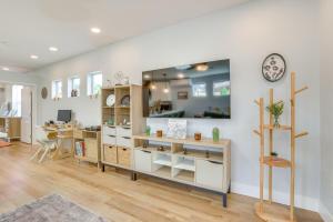 4 Mi to Downtown Phoenix WFH-Friendly Apartment