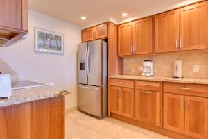 Lahaina Condo with Patio, Ocean Views and Pool Access!