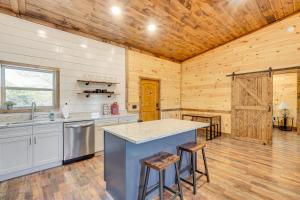 Near Hiking Trails: Mtn-View Haven in Englewood!