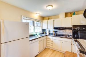 4 Mi to FSU! Family Gem with Deck in Tallahassee