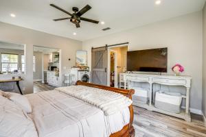 Pool and Hot Tub Access Extended Stay in Brentwood!