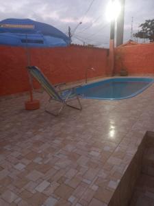 Casa com piscina 800 metros da praia