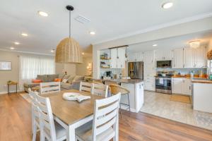 2 Mi to Shore Modern Retreat in Fort Walton Beach