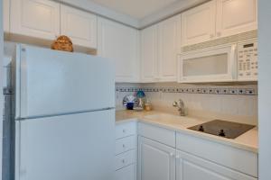 Daytona Beach Studio Condo with Ocean Views!